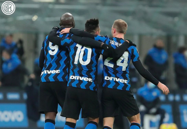  那不勒斯锋霸戴帽助球队登顶意甲榜首