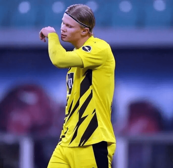  多特蒙德青春风暴席卷赛场豪取连胜佳绩